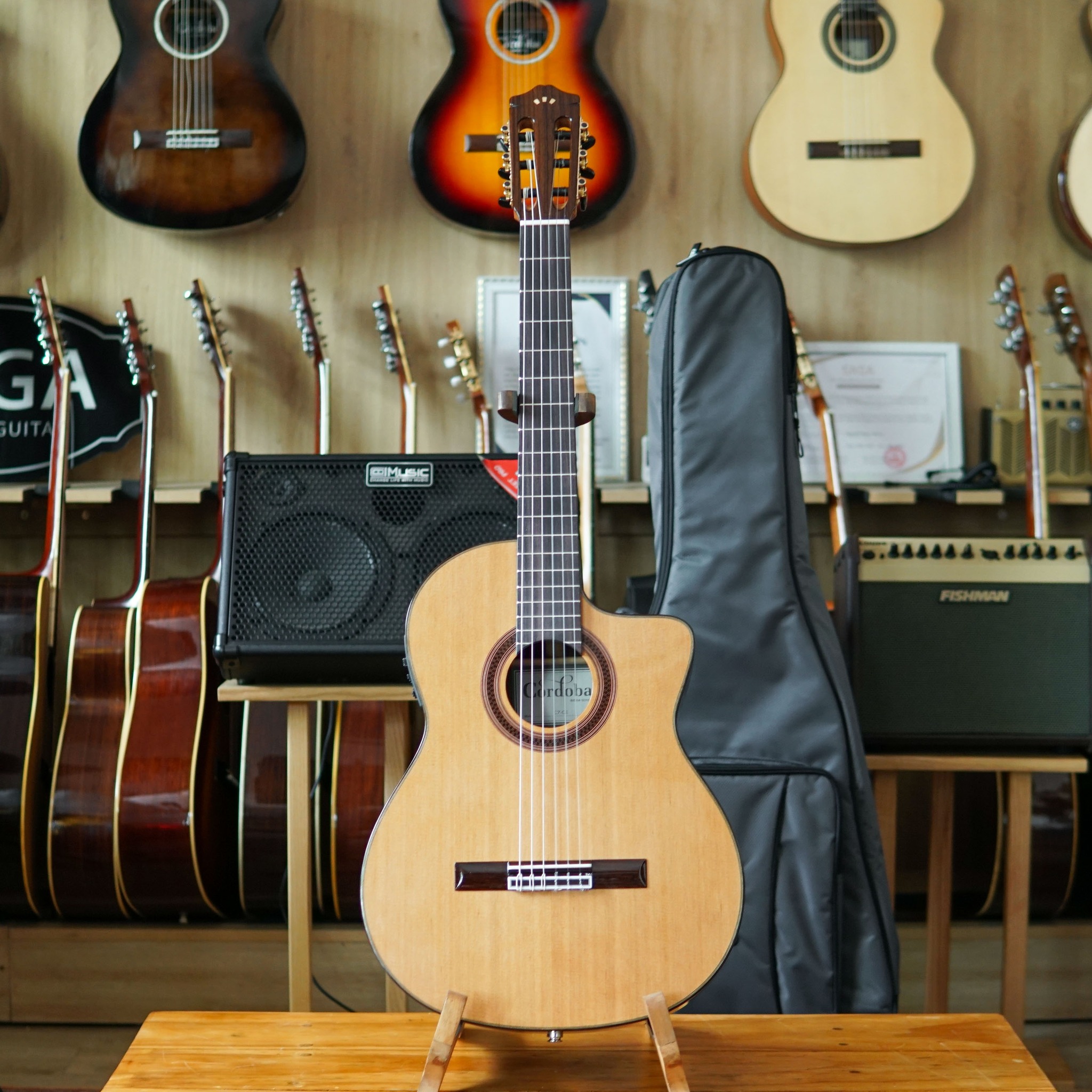 Đàn Guitar Cordoba C7-CE