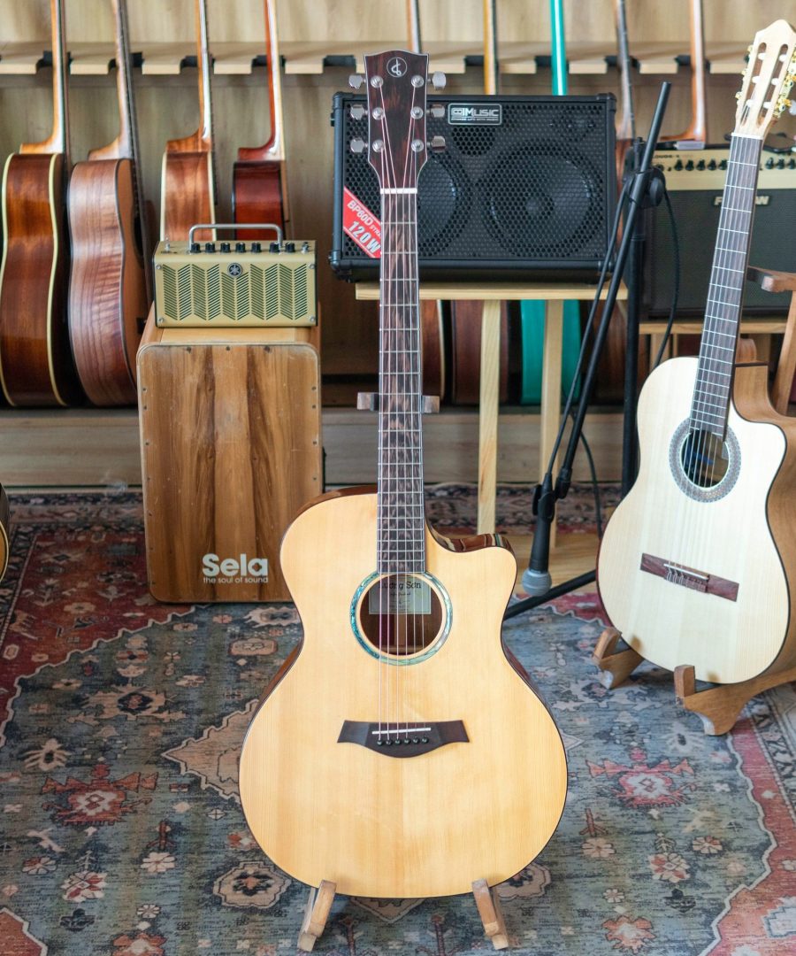 Alternative view of Đàn Guitar Acoustic Lương Sơn LSA500C