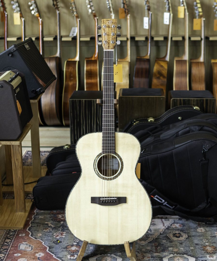 Đàn guitar acoustic N-Guitar OM05